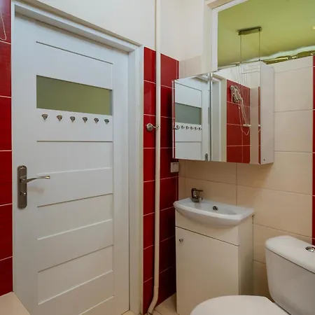 Uniwersytecka Standard By Bookinghost Łódź