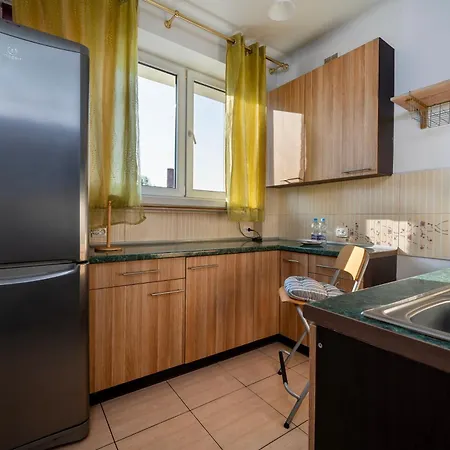 Uniwersytecka Standard By Bookinghost *