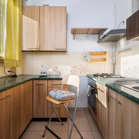 Uniwersytecka Standard By Bookinghost *