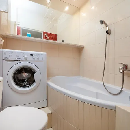 Uniwersytecka Standard By Bookinghost