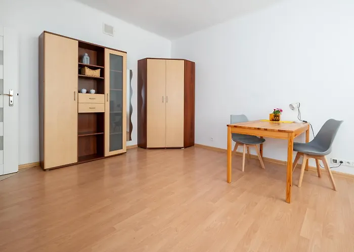 Uniwersytecka Standard By Bookinghost * Łódź