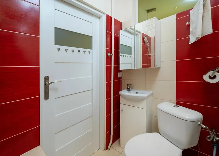 Uniwersytecka Standard By Bookinghost * Łódź