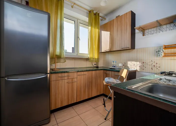 Uniwersytecka Standard By Bookinghost *