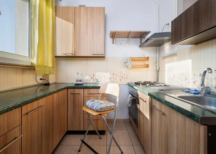 Uniwersytecka Standard By Bookinghost *