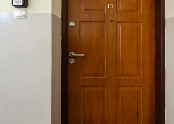 Uniwersytecka Standard By Bookinghost Daire